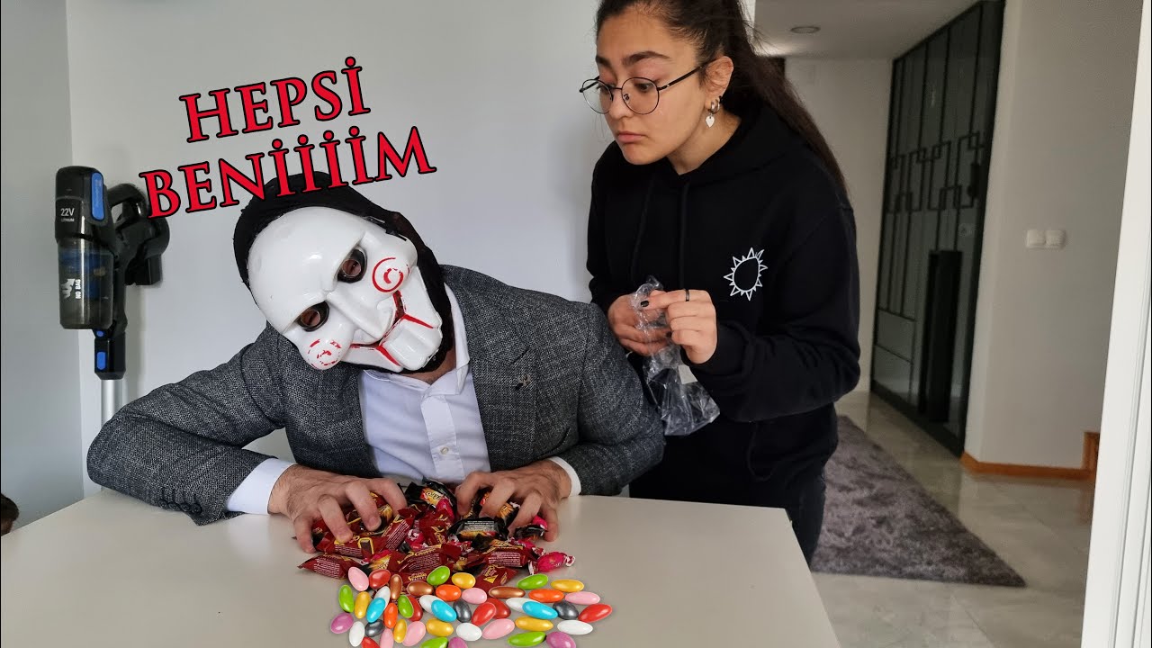 KOSKACA ADAM ÇOCUKLARIN BAYRAM ŞEKERLERİNİ VE HARÇLIKLARINI ÇALMIŞ !