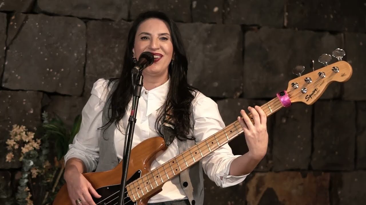 Clipe de Gira L’Amore, por Le Farfalle.