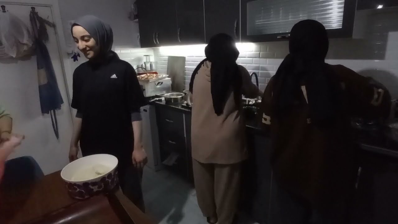 Erzurum'dan gelen arkadaşım ve kızlarıyla mutfakta harika zaman geçirdik.Nefis yiyecekler hazırladık