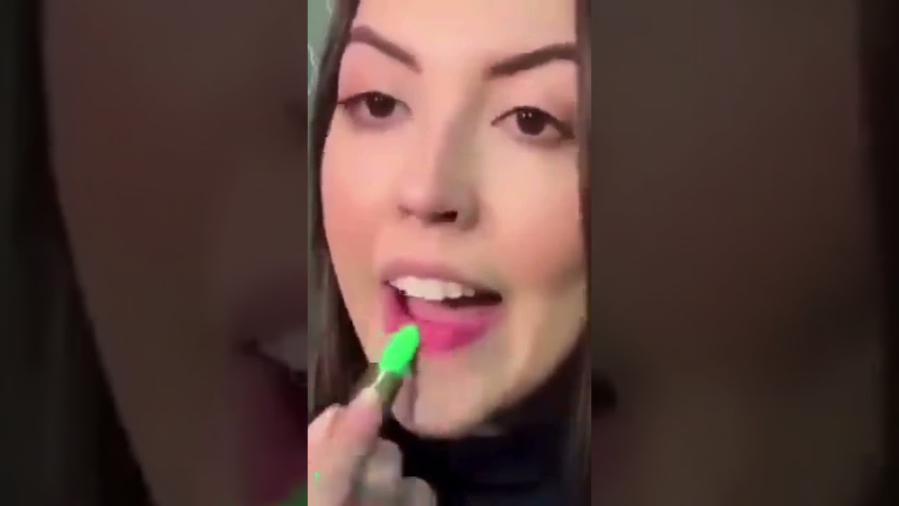 Batom M&aacute;gico Verde - Bella Femme &eacute; febre desde a d&eacute;cada de 90. Um batom colorido que deixa a boca