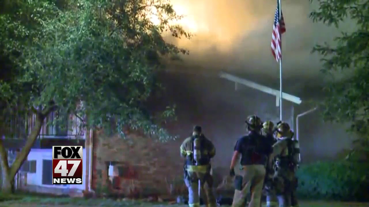 Firefighter injured battling apartment fire