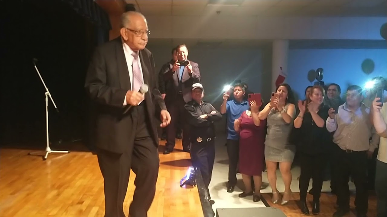 HECTOR JARAMILLO CANTANDO EN SUS 90 AÑOS