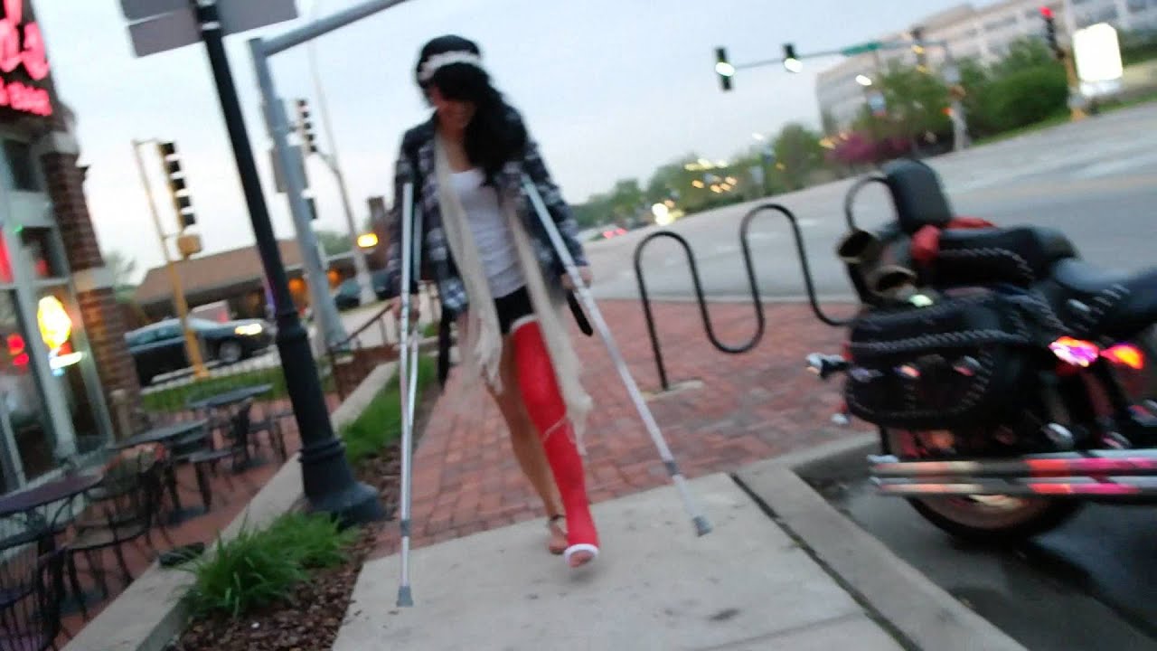 Cathy wants a red full leg cast