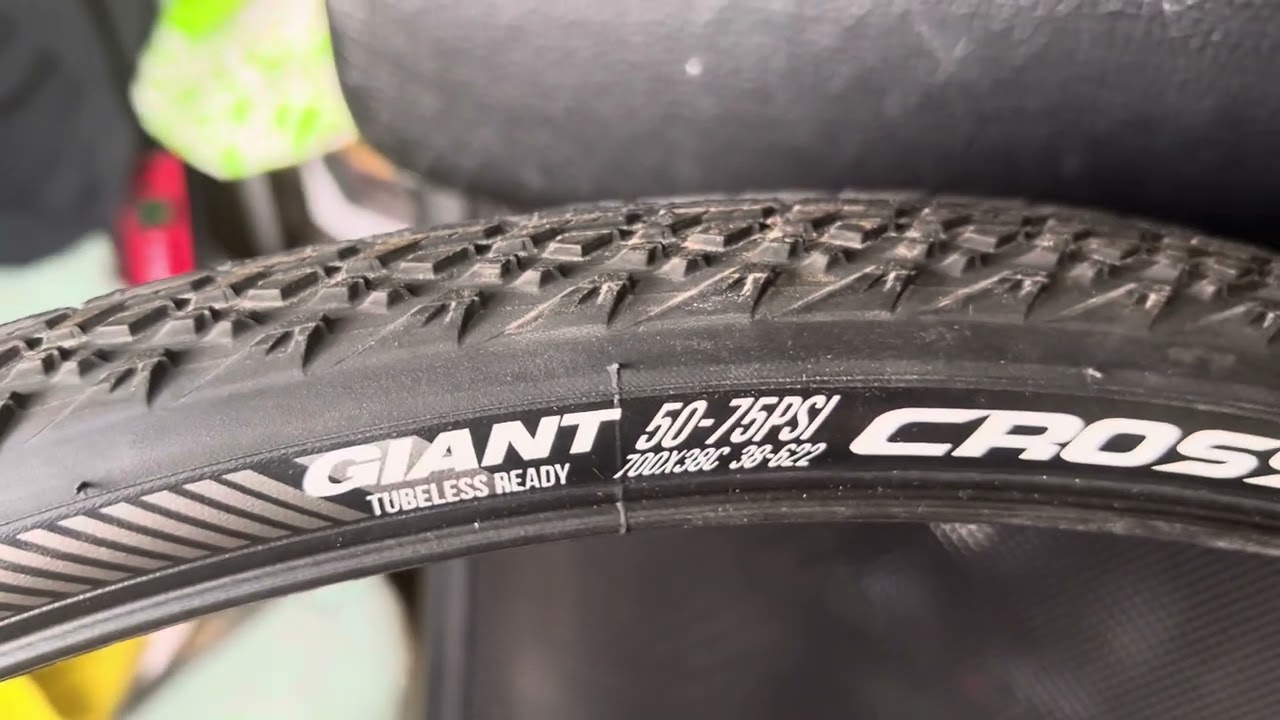 Покрышка Giant CrossCut AT 2 Tubeless, 700x38CБескамерная