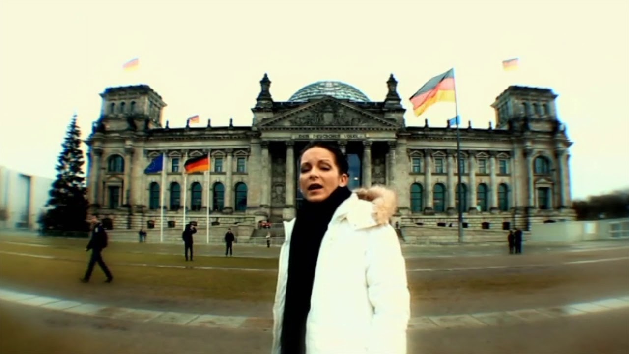 Dee Ex ...ich weiß: Nationalhymne