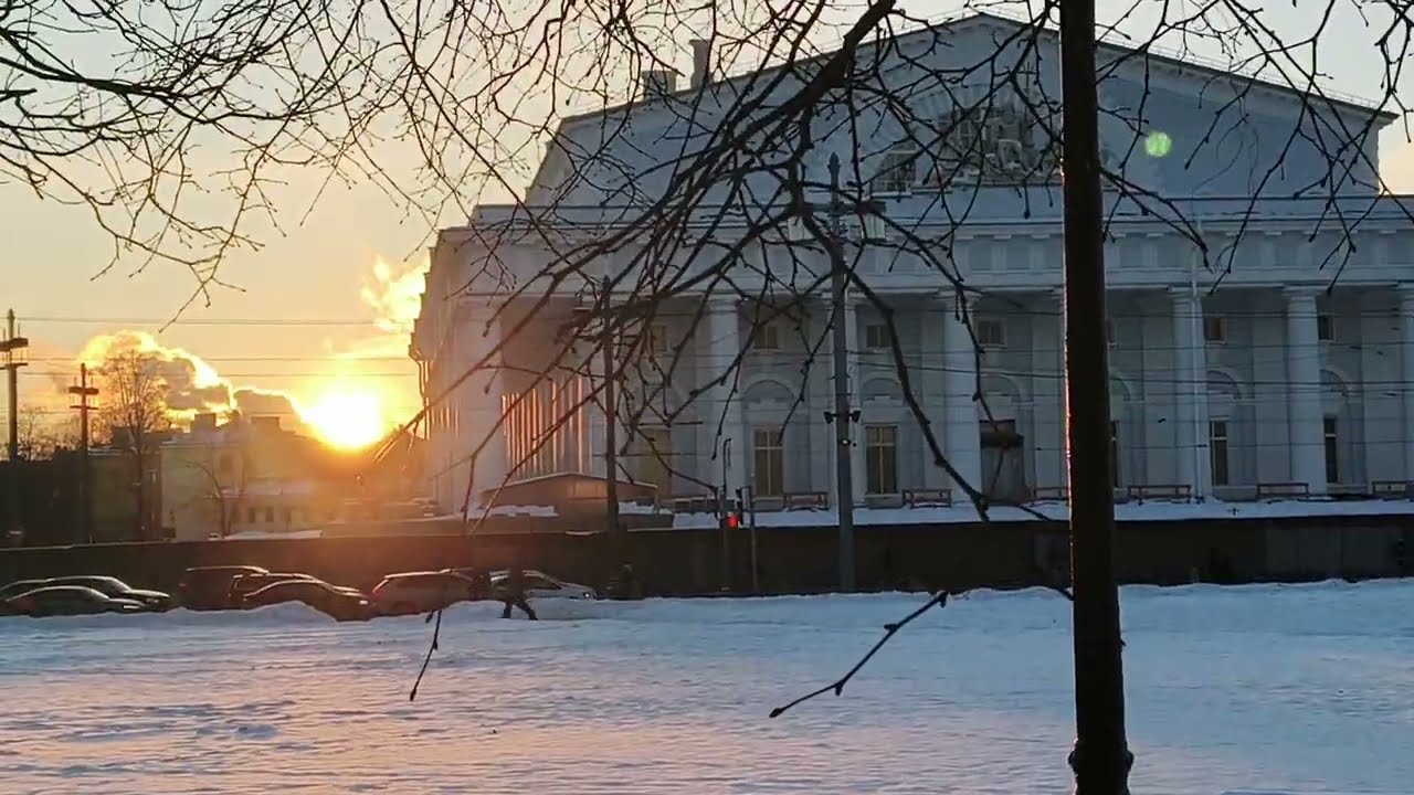 14 февраля в Санкт-Петербурге. Мороз -16C! Люди ходят по замёрзшей Неве 