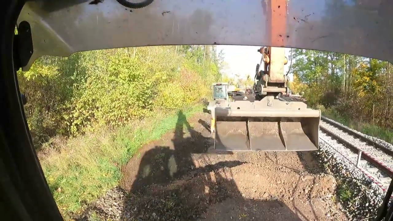 Erdaushub mit Kettenbagger/ Erdplanum herstellen mit Komatsu PC138US-11