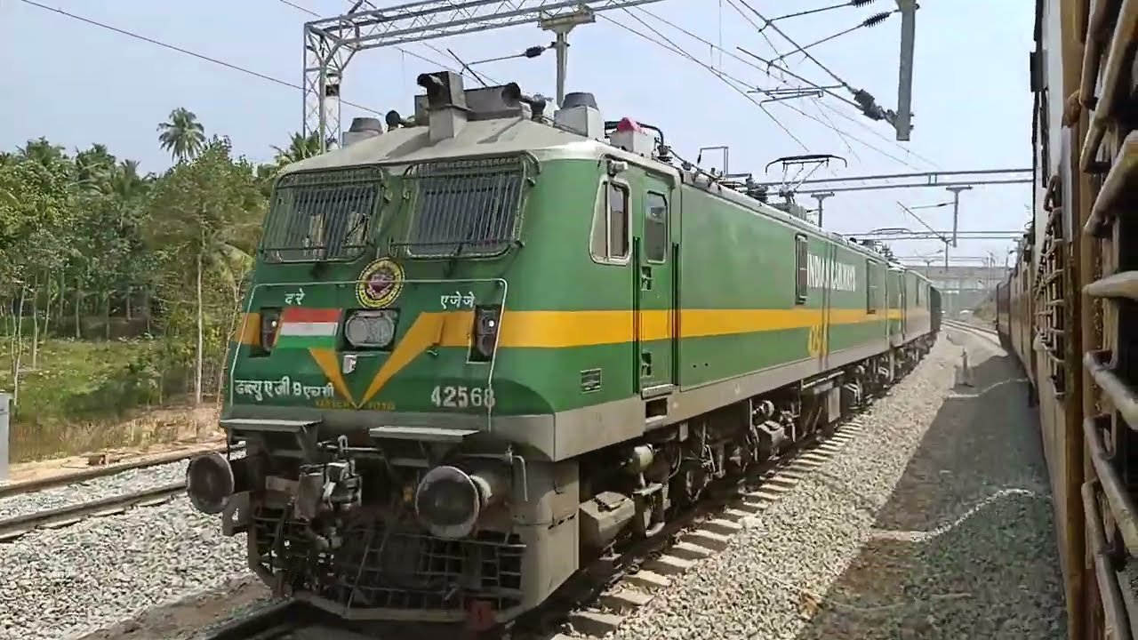 Wag9 twins hauled boxnhl Frieght crossing Punalur - Kanyakumari Passenger at Eraniel #IndianRailways