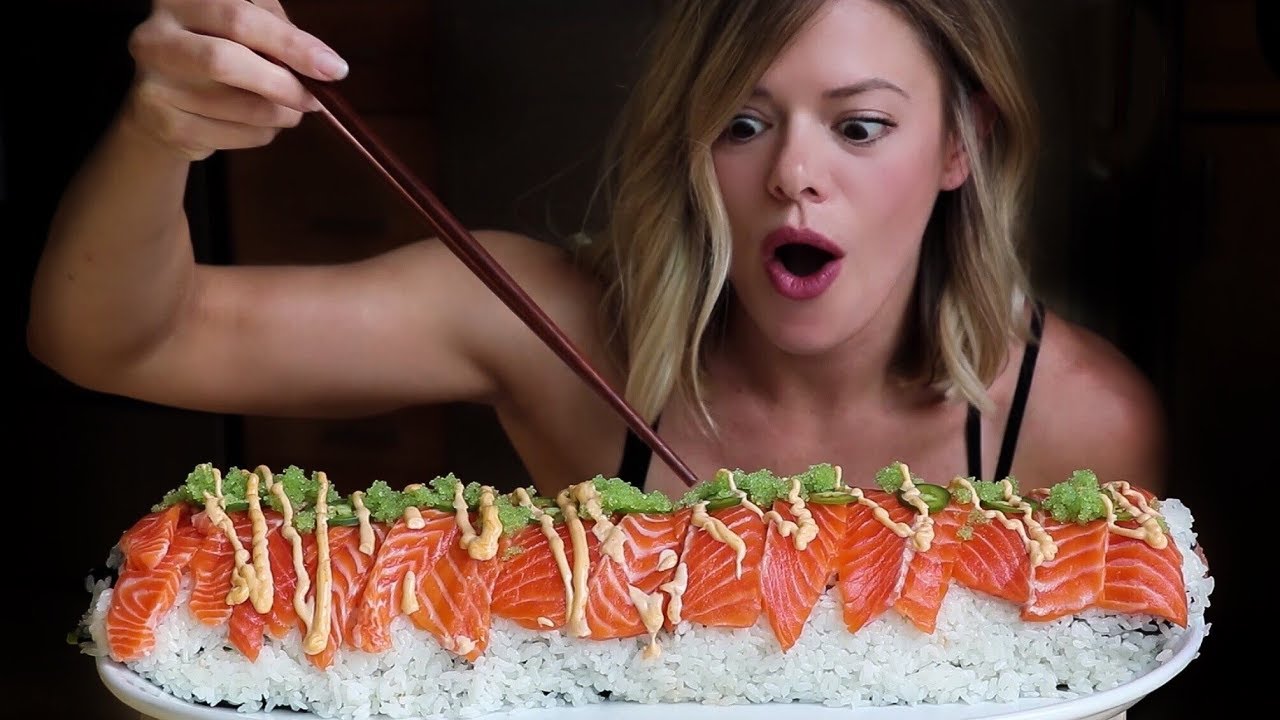 GIANT SUSHI ROLL MUKBANG