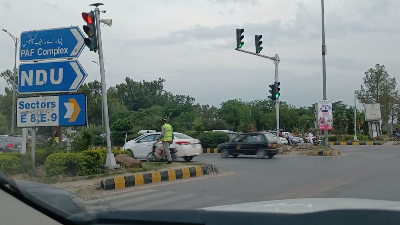 Clean and neat roads in Islamabad Pakistan /  Чистые и аккуратные дороги Исламабада, Пакистан
