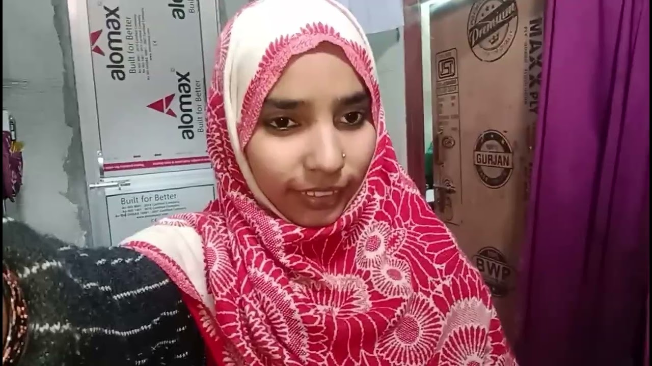 चूल्हे पर बना रही है  कड़ी 👌दोस्तों आपको पसंद है कड़ी कमेंट में जरूर बताना दोस्तों subscribe 👍kijiye