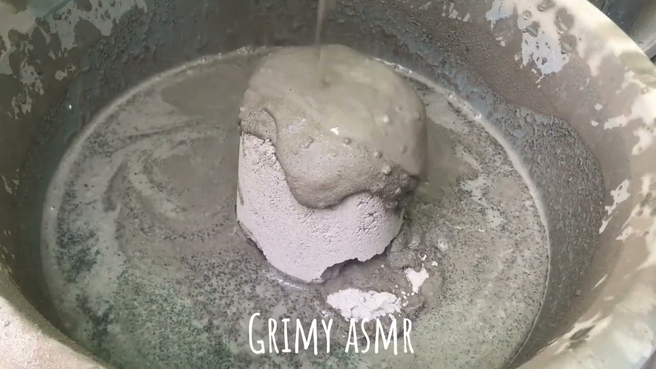 Soft Fine Mixed Texture Crumbling in Water 