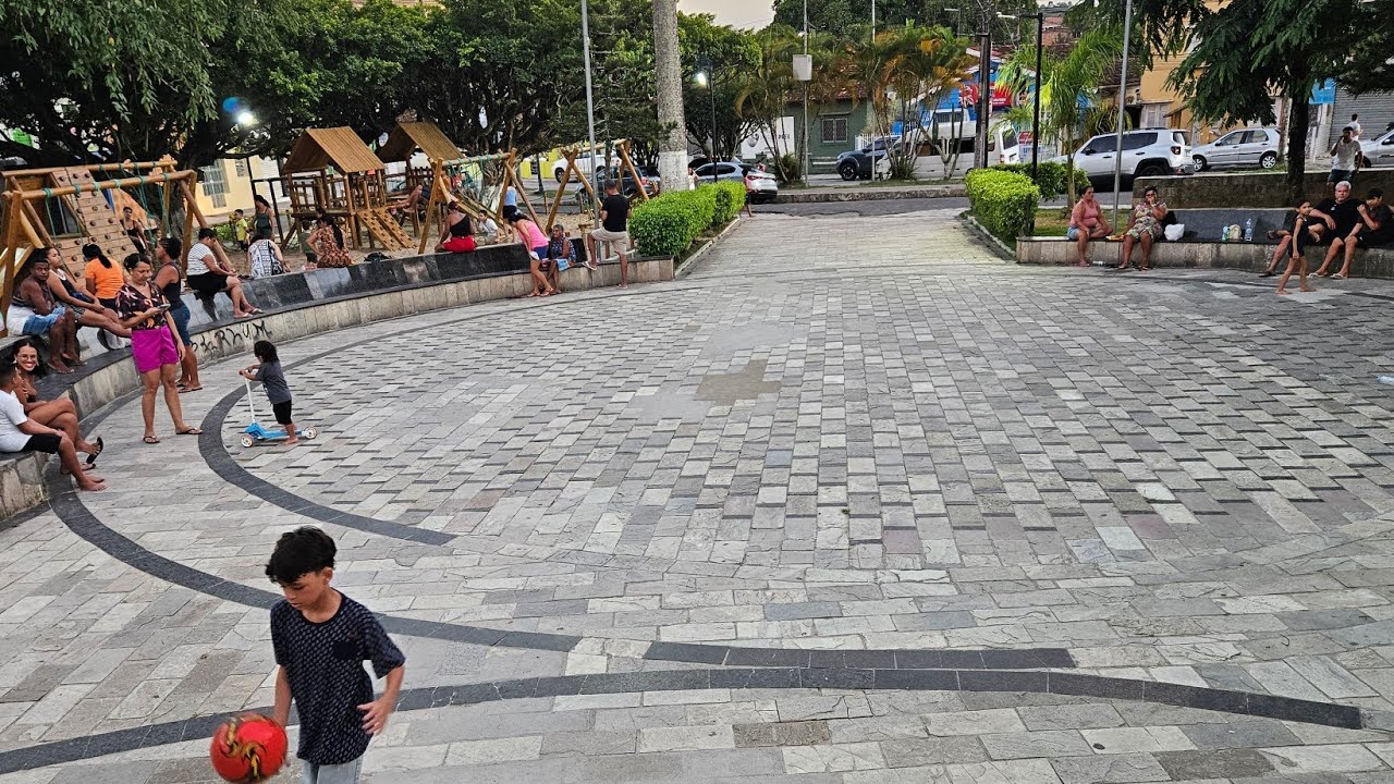 MORENO PE Praça da Bandeira lazer para as Crianças movimentação cartão postal da cidade 2026