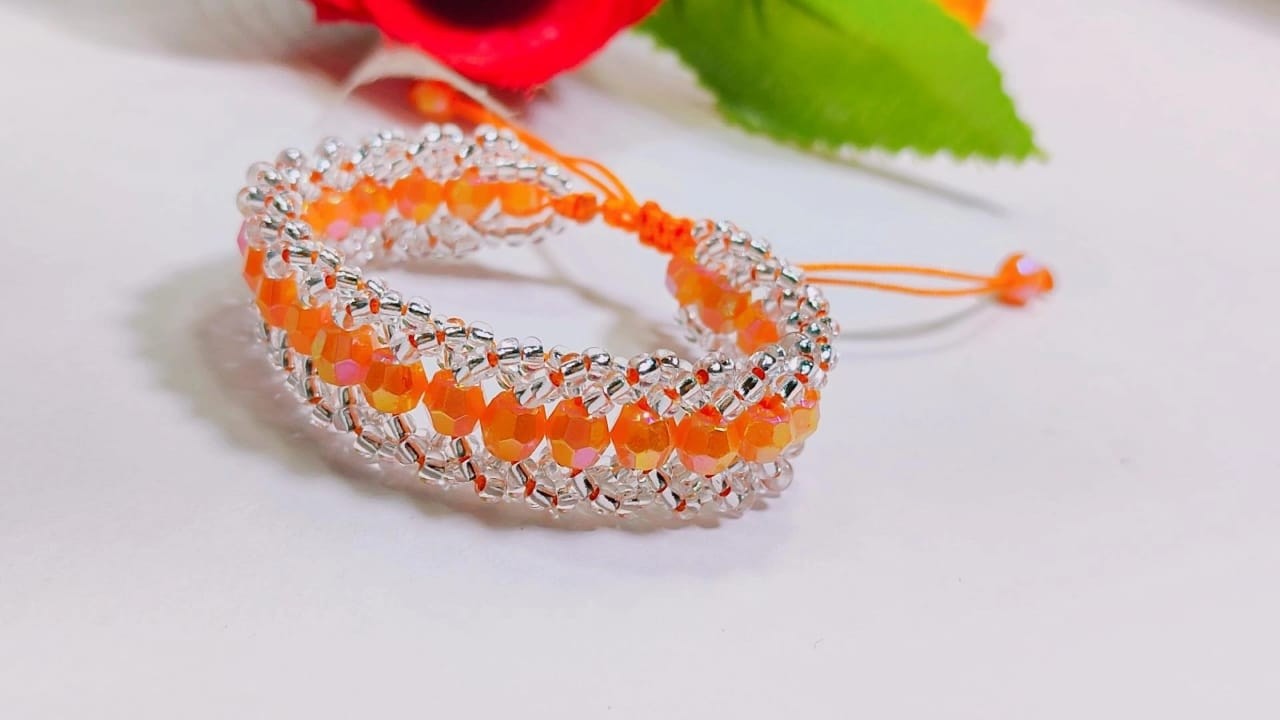 Cómo hacer una pulsera original estilo cascabel.