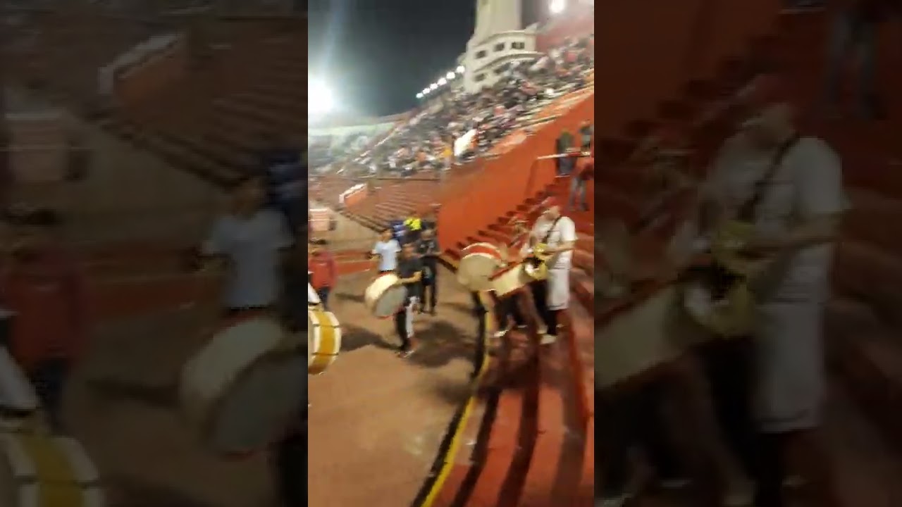 Estamos esperando a los de la gloriosa! Entrada banda de Huracán contra Boca