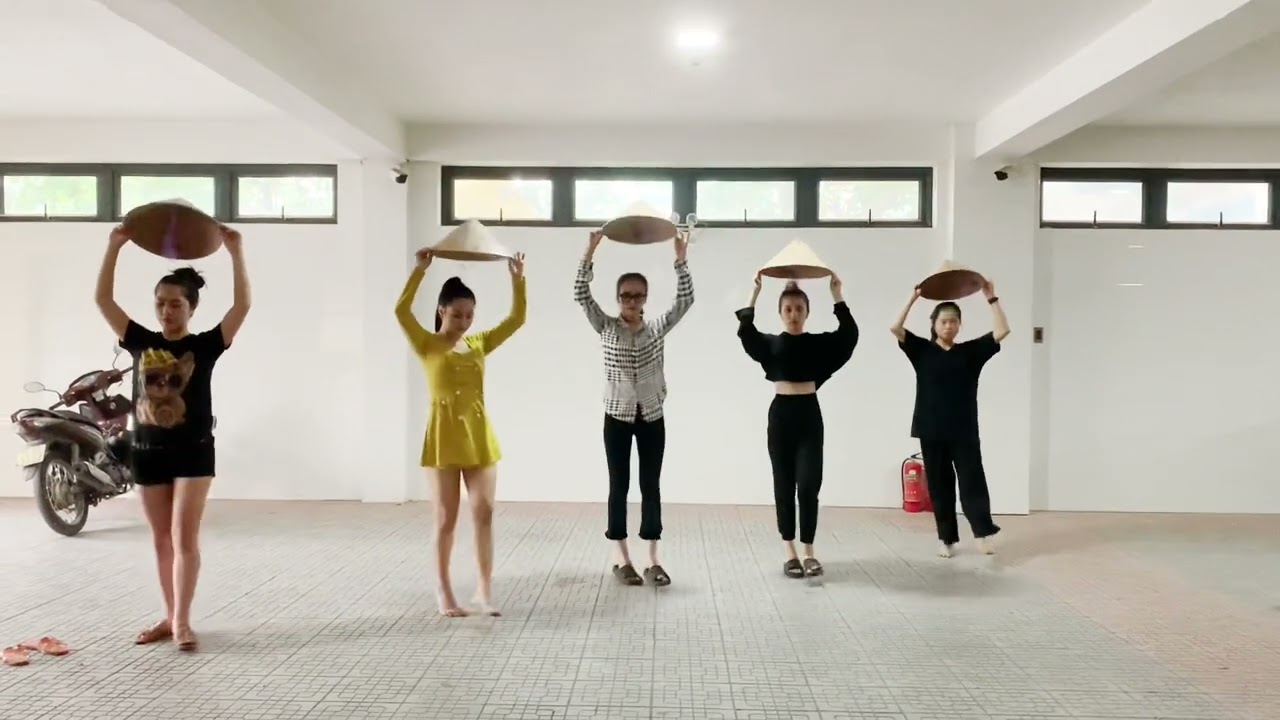 Tập luyện Một Thoáng Quê Hương