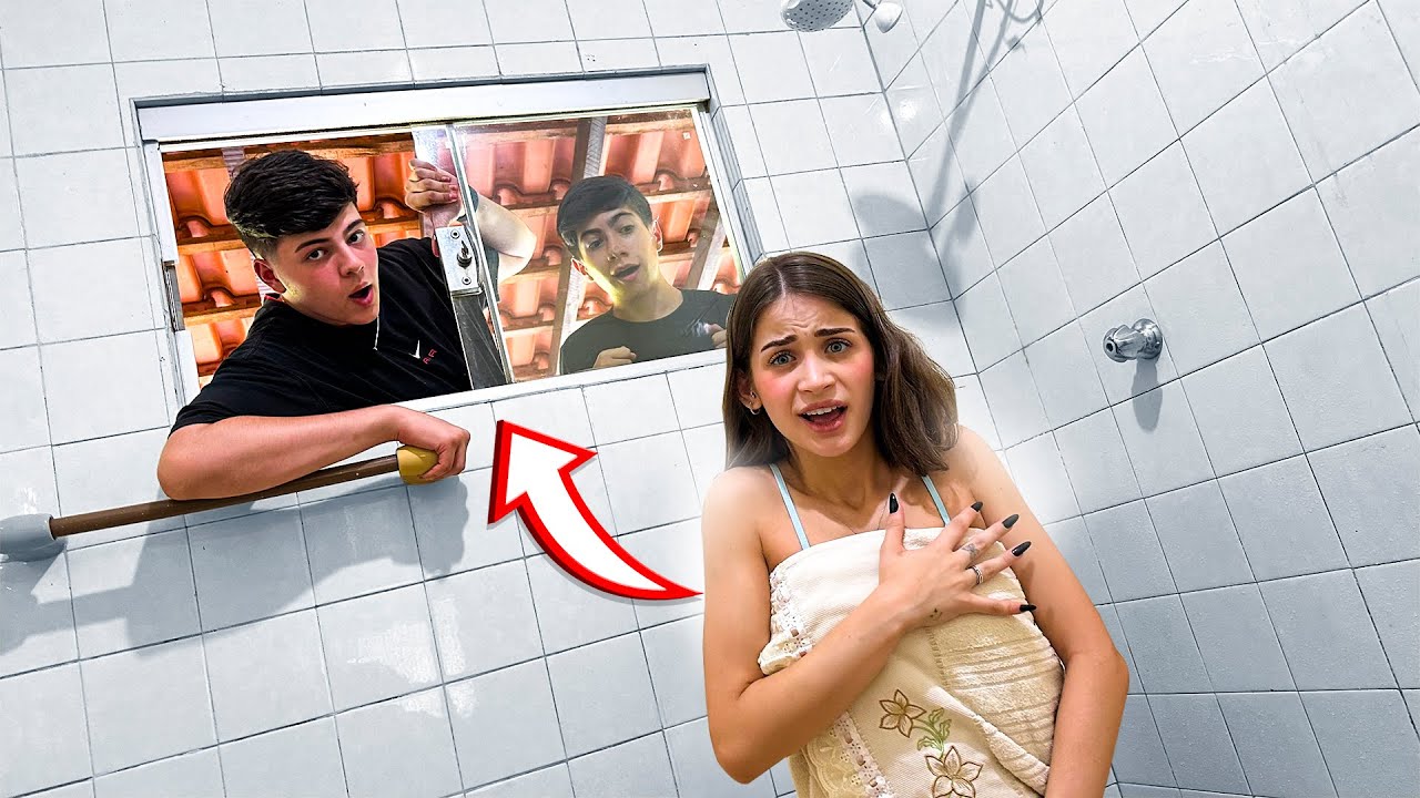 PEGUEI OS MENINOS ESPIONANDO A NICOLLY NO BANHO...