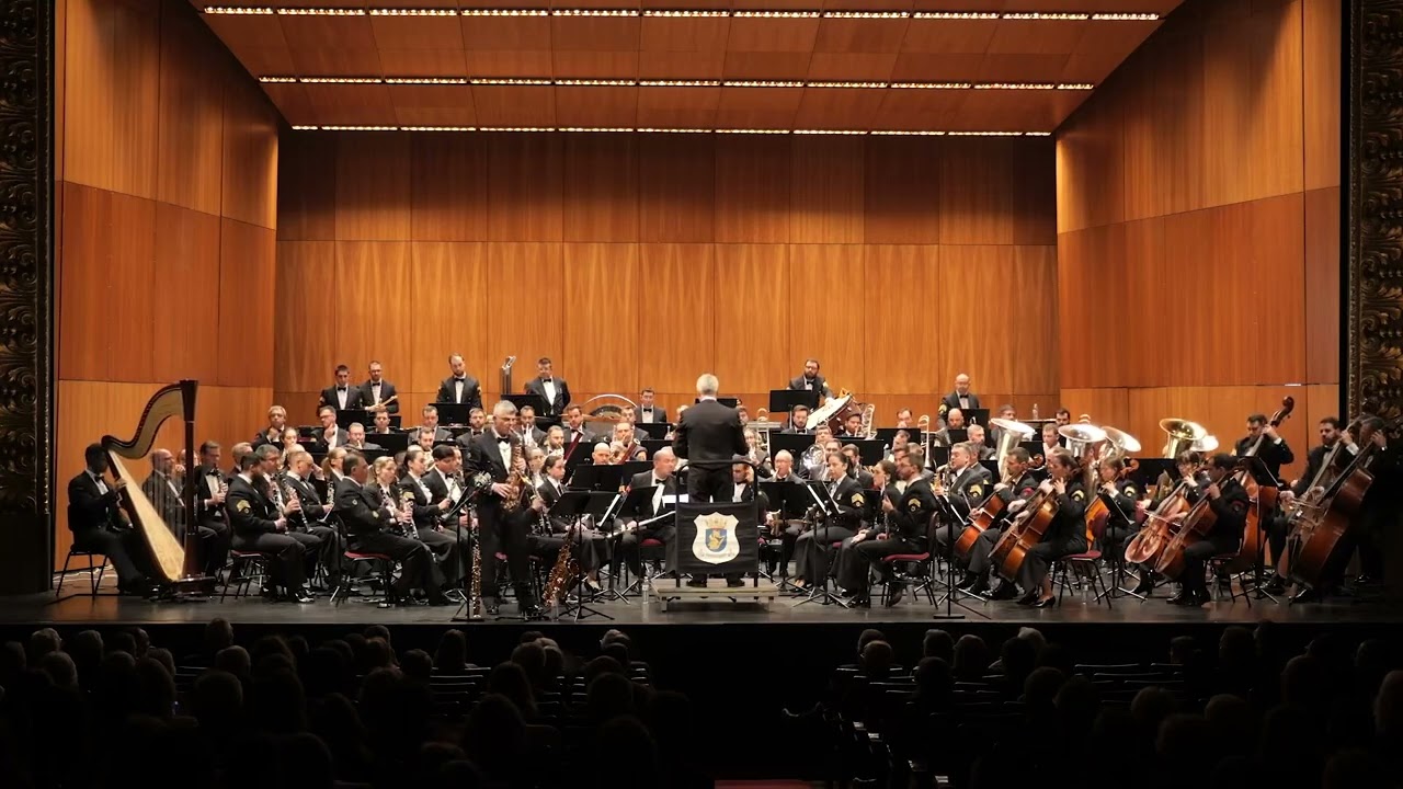 “Growing up” Concerto for soprano, alto and tenor saxophones
