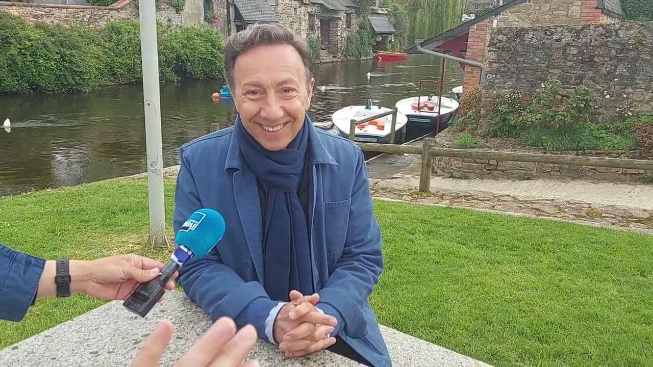 Stéphane Bern à Pontrieux pour le tournage du Village préféré des Français 2023.