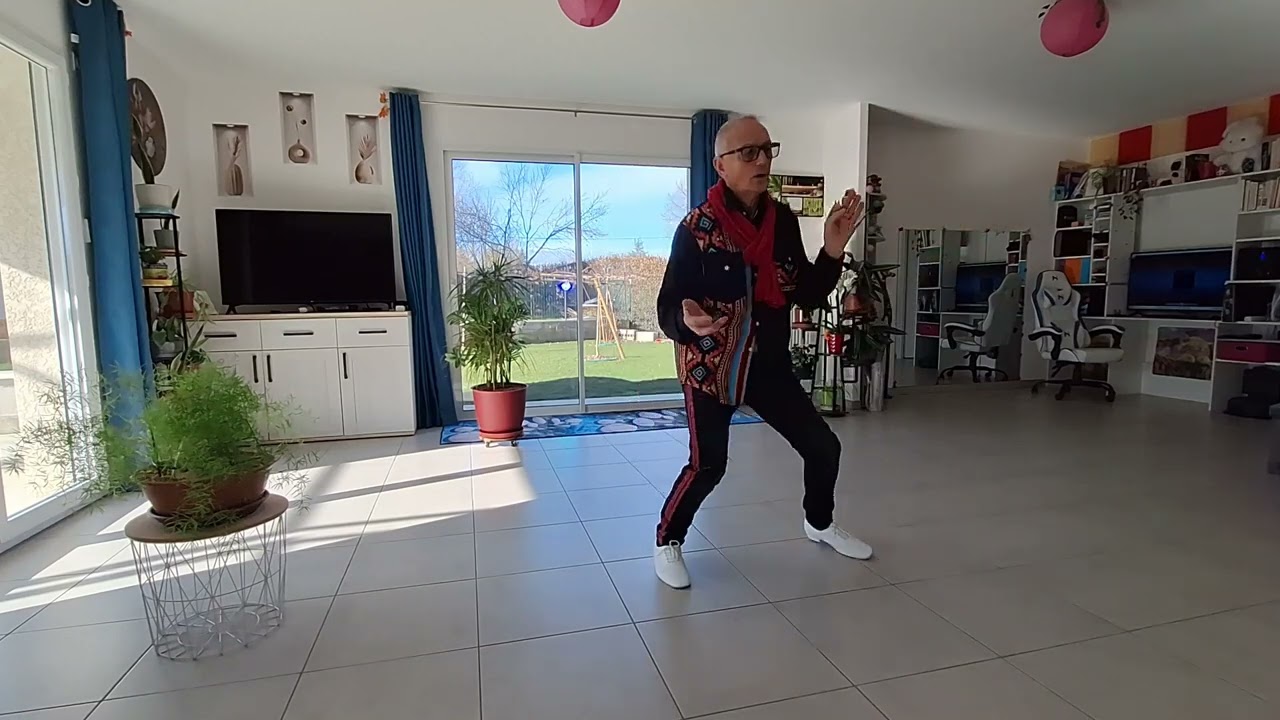 Golden Huntrix- Line Dance - Débutant- count 32 -  wall 4 -  Tag 1