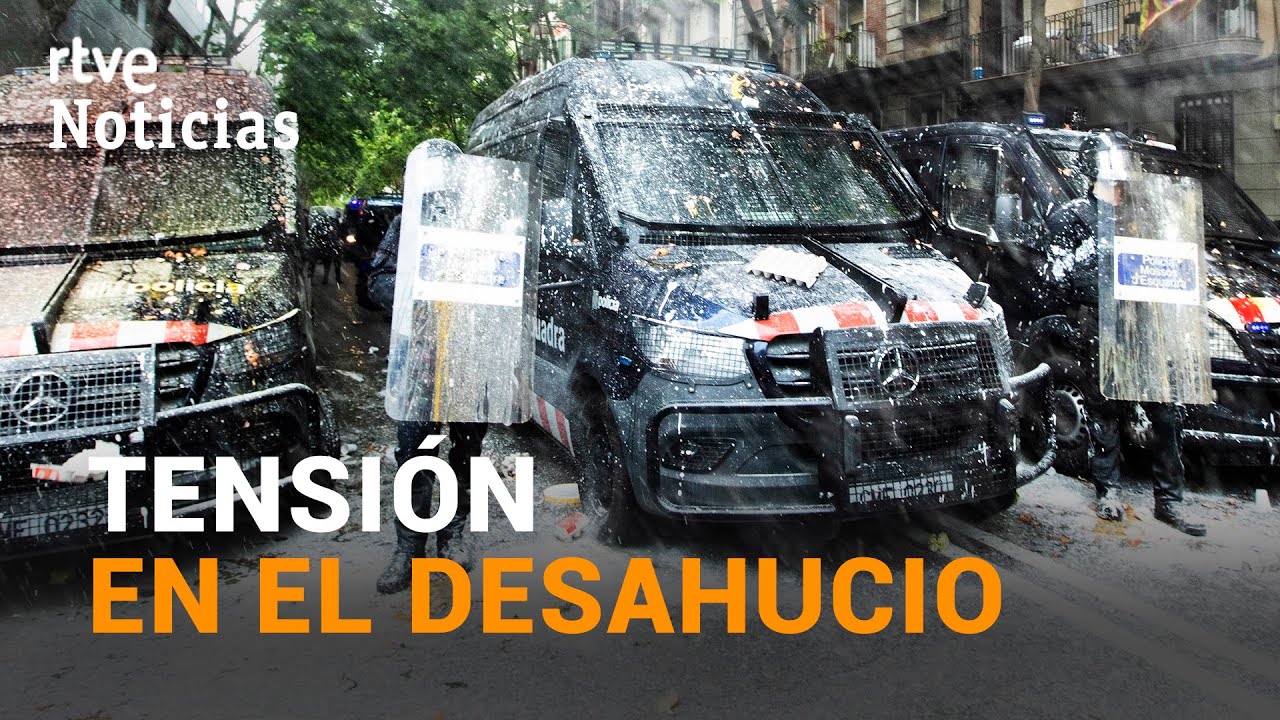 DESAHUCIO BARCELONA: Ocupan la sede de ERC para exigir que se pare un desalojo | RTVE Noticias
