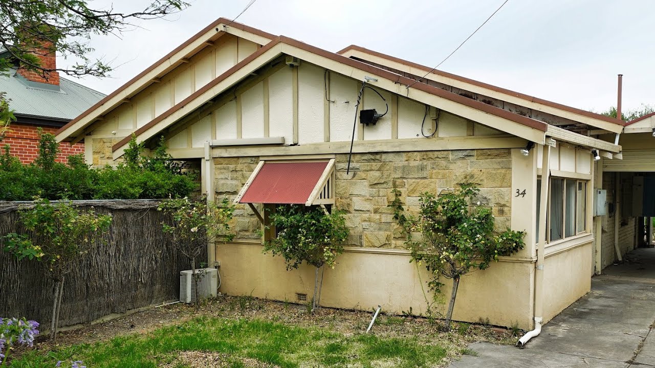 Bungalow duplex/Was it originally one home? Art Deco features added later in conversion?