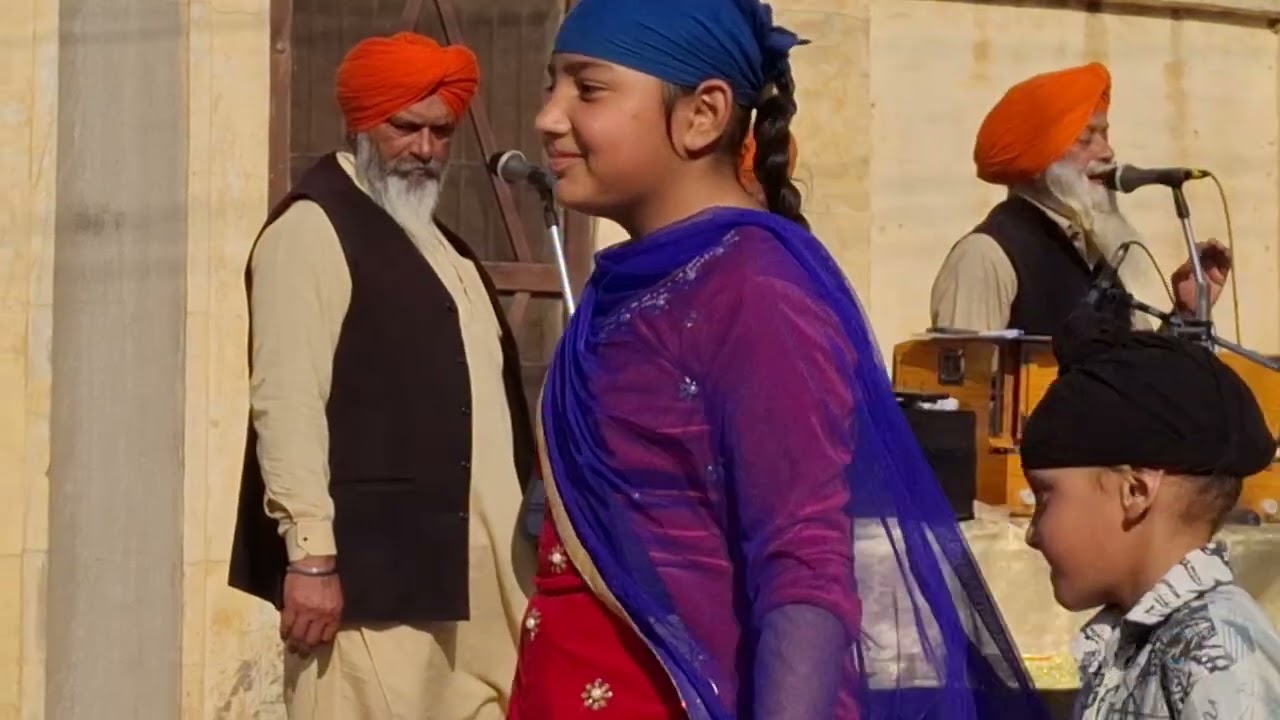ਸਦੀਆਂ ਤੋਂ ਜੋ ਸੁੱਤੀ ਪਈ ਕੌਂਮ ਤਾਂਈ ਜਗਾਉਨਾਂ ਏ