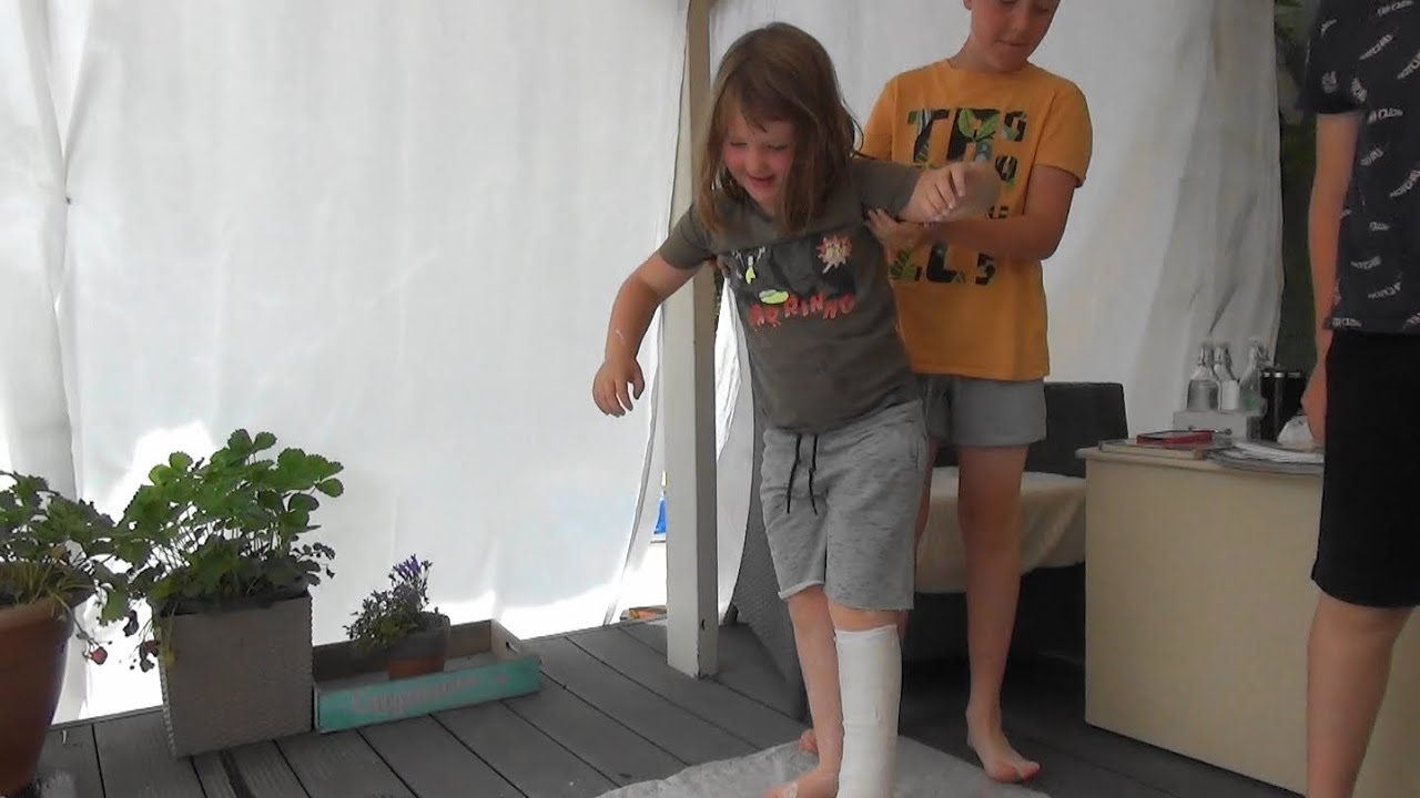 Mila gaat in het gips