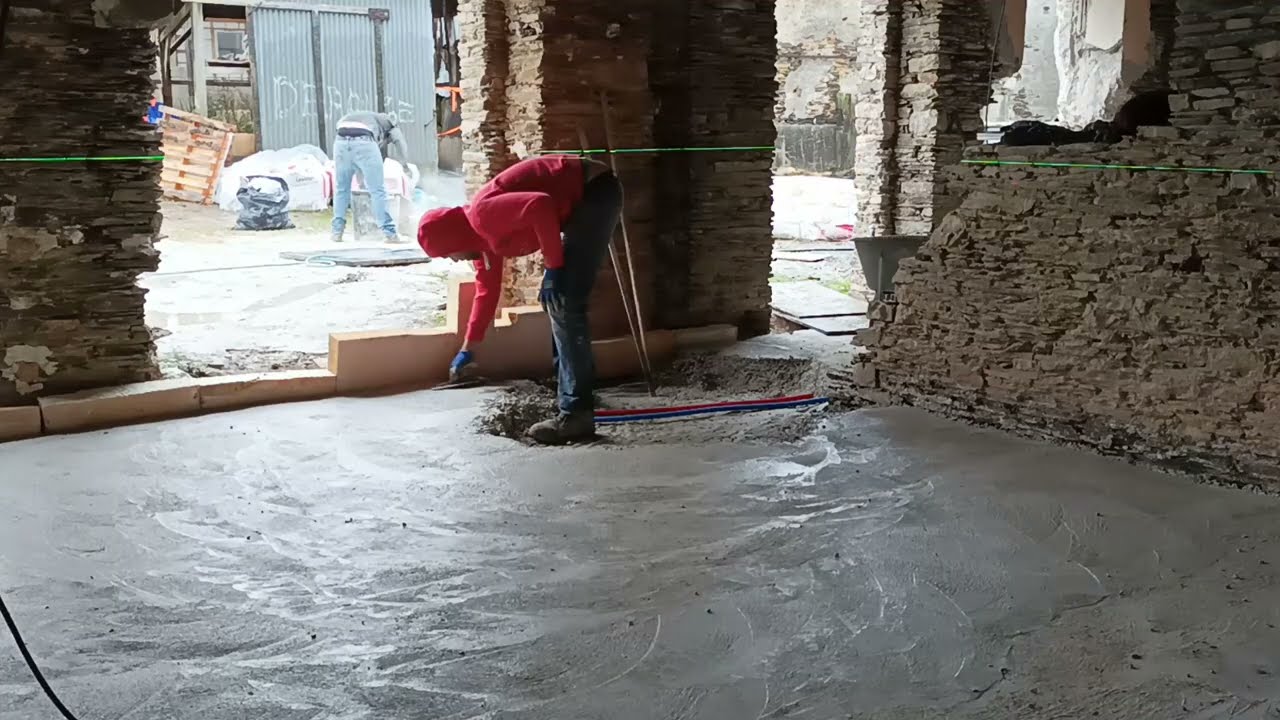 Ep4 - On coule la dalle de béton de chaux (90 m2 en 10 jours à 3 personnes)