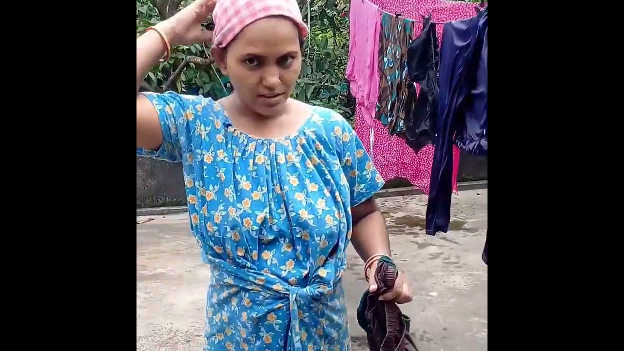 গোসল করে কাপড় শুকাতে দিতে গিয়ে একটা ভিডিও করে নিলাম বন্ধুরা