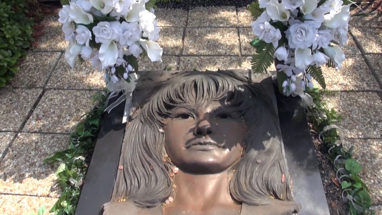 Selena Quintanilla Perez Tribute - Locations and Facts Of Selena's Life