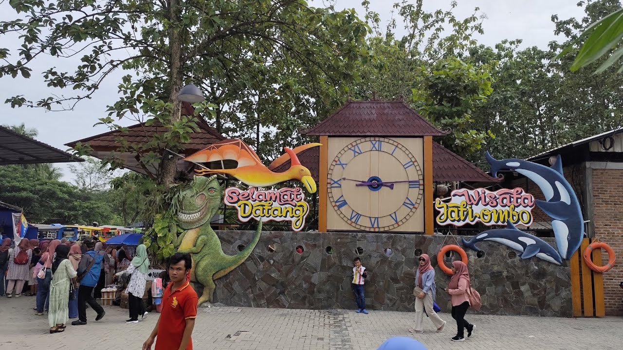 BELI KRUPUK ANTRIANNYA PANJANG BANGET WISATA JATI OMBO