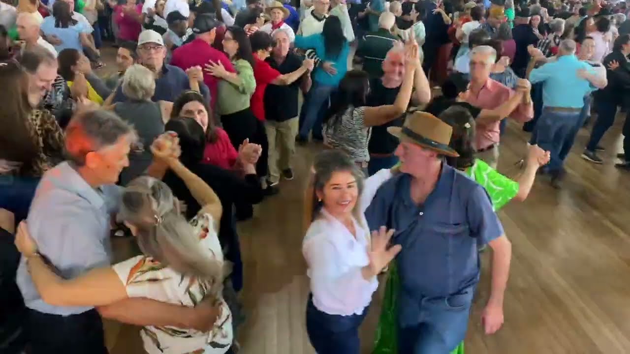 Gabriel Pasa   só da voce no meu celular valsa linda baile em Santa Catarina FORRÓ LINDO DEMAIS