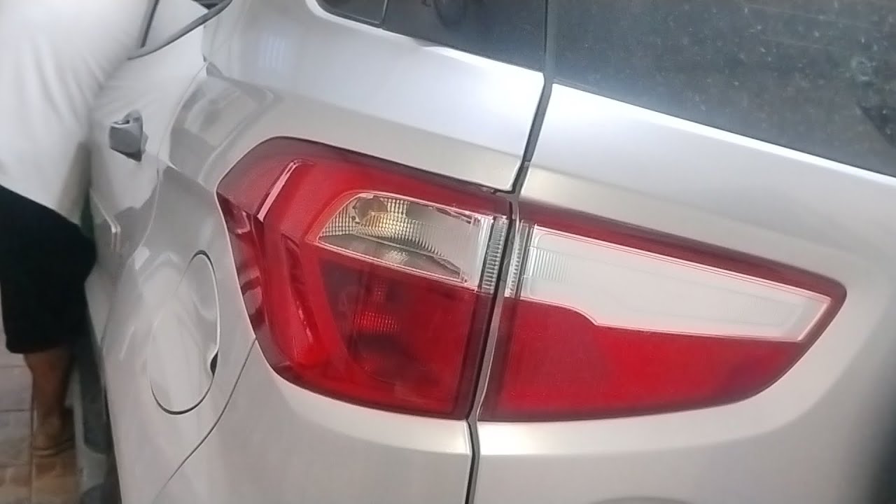 Como trocar a lâmpada  da lanterna traseira EcoSport.