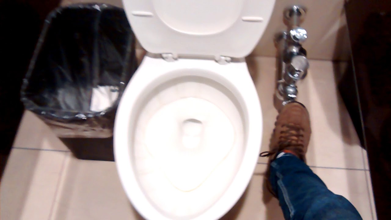 American Standard Everclean Madera toilet with Helvex fluxometer and makech urinal