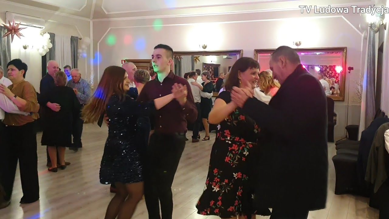 Potańcówka karnawałowa a parkiet zawładnęli młodzi wyśmienici tancerze Arek z Weroniką