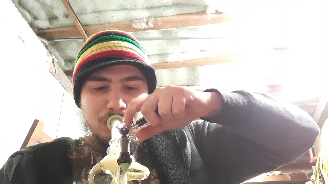 Fat sesh with my new bong fucking oath cunt