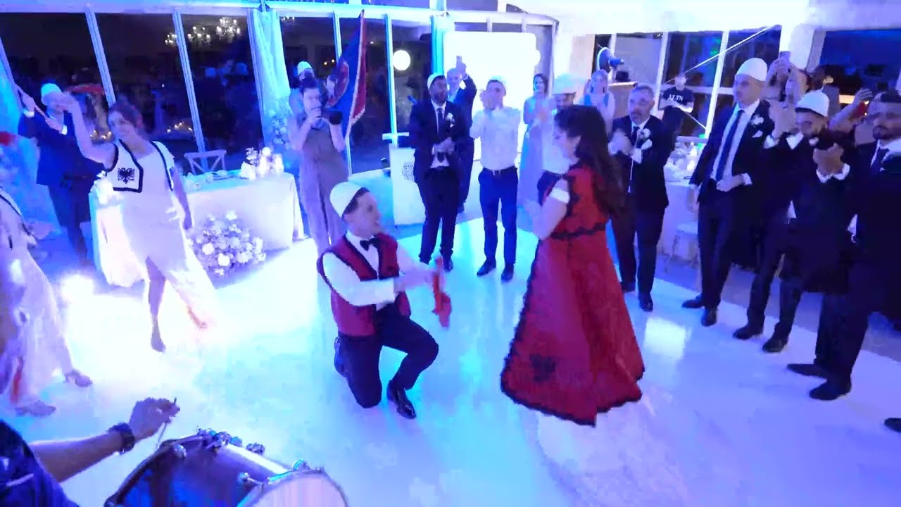 Vallet shqiptare n&euml; nj&euml; das&euml;m shqiptaro-kanadeze