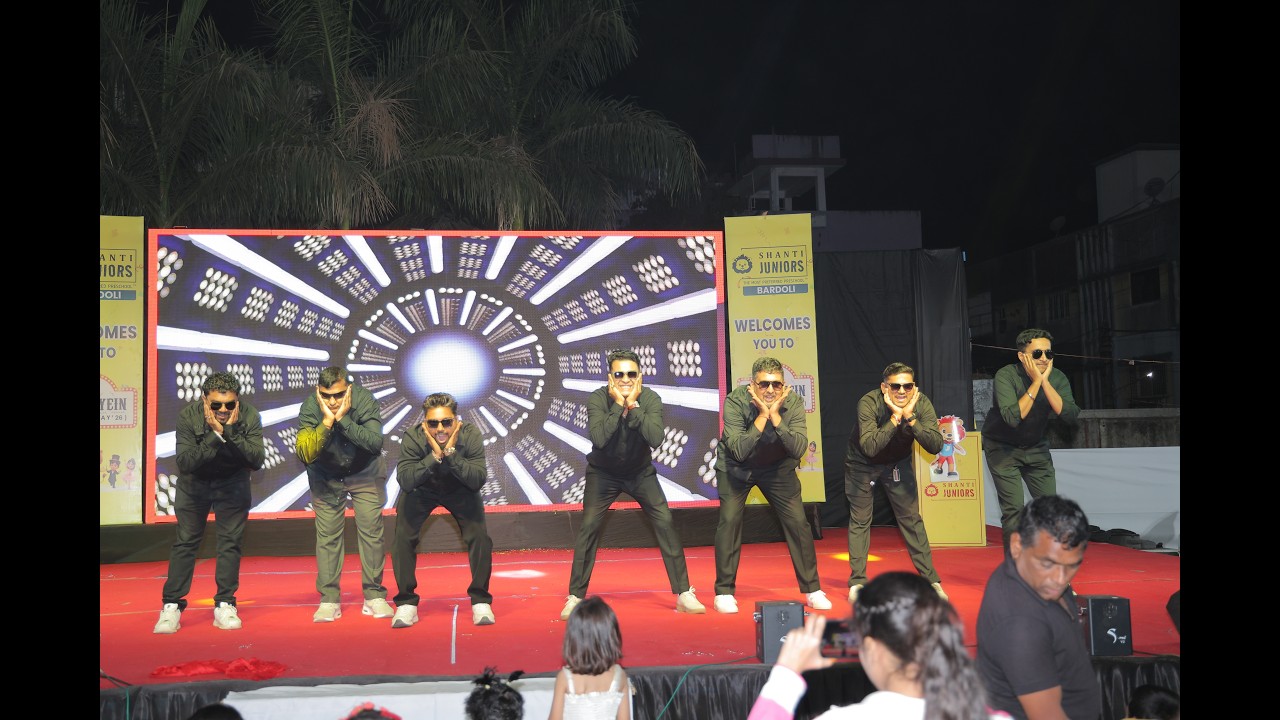 Fathers on Stage for Their Little Kids @ Shanti Juniors Preschool Bardoli