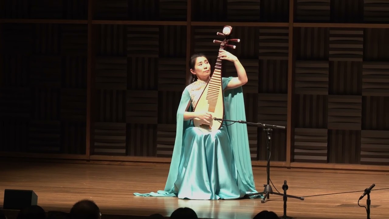 The Yearning of Cloud and Flower(《云想花想》)