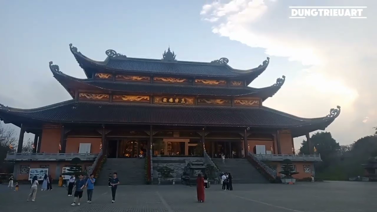 Du Xuân chùa Bái Đính 