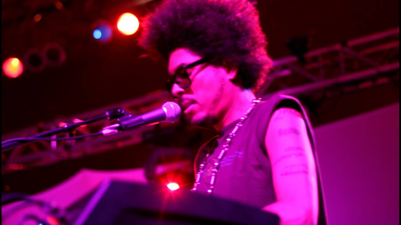 Freaks of the Industry preformed live by Digital Underground 2012