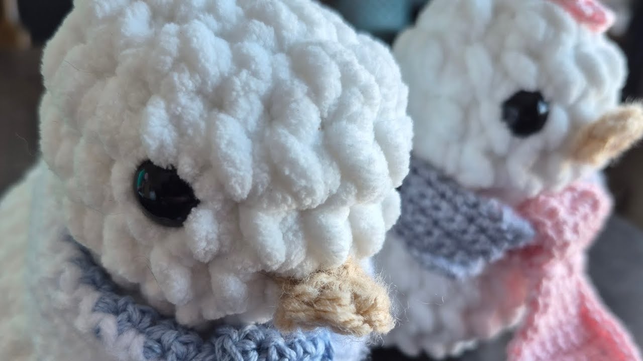 Easy Crochet Duck for Absolute Beginners – Chenille Yarn Tutorial Cute & Fluffy!