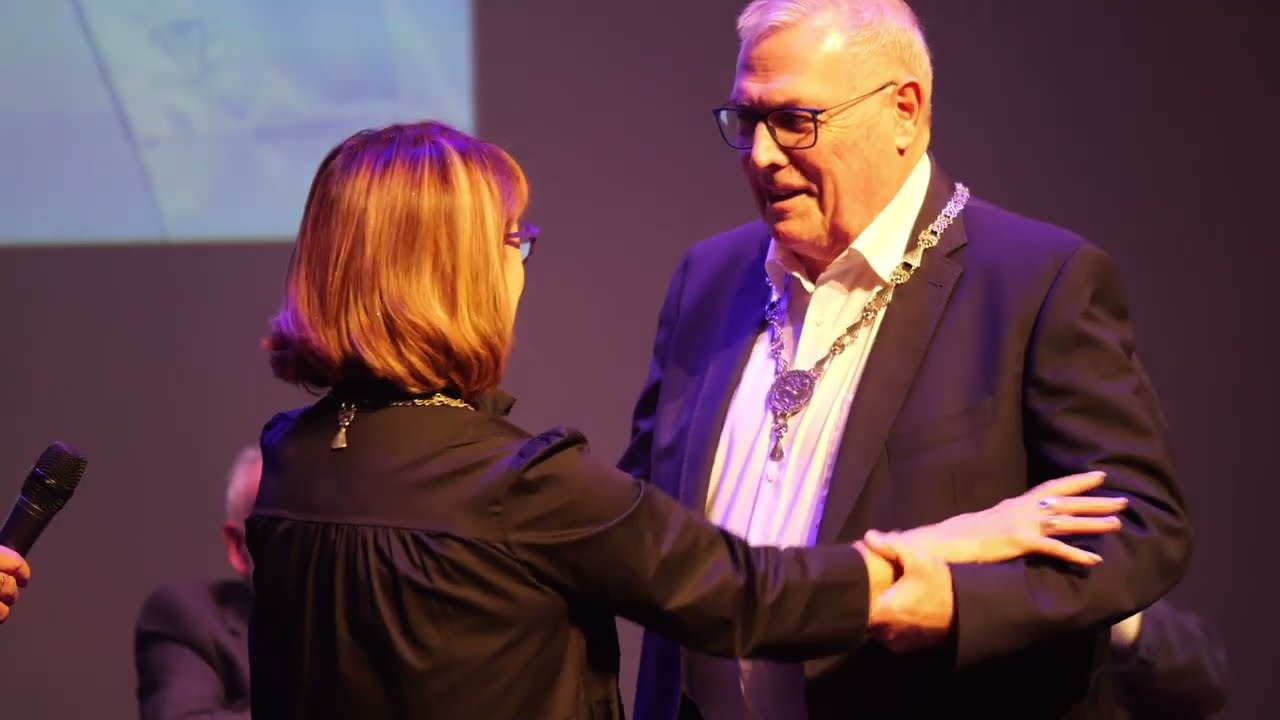 Jakez-Bernard reçoit le Collier de l’Hermine 2025 à Châteaubriant