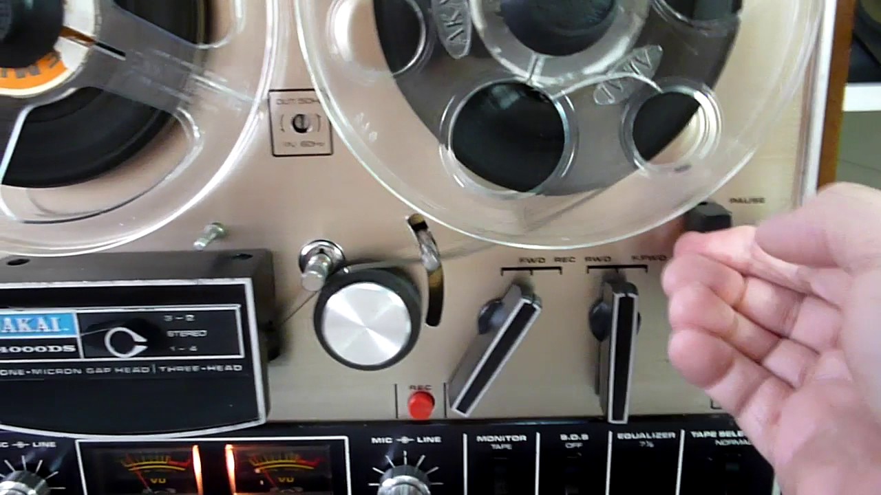 Akai 4000 DS  -  Examinando