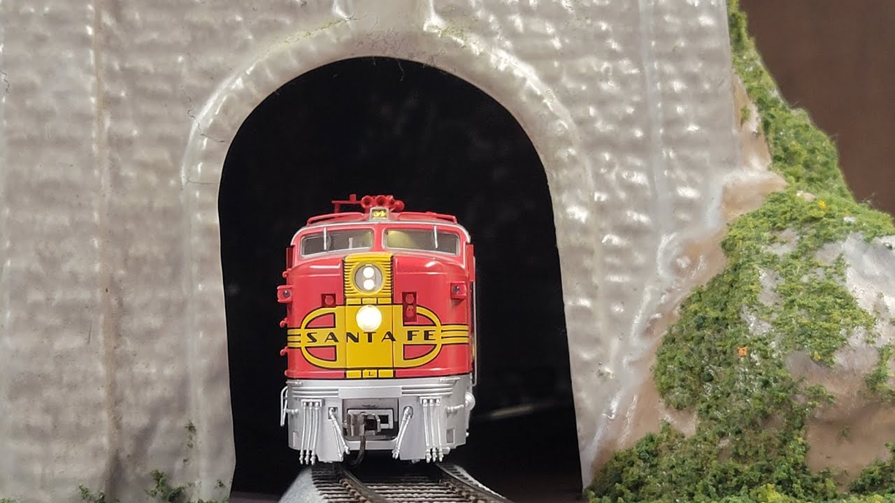 Santa Fe PA-PB Transporting Passengers Through The Mountains. #train #railway #modelrailroad 
