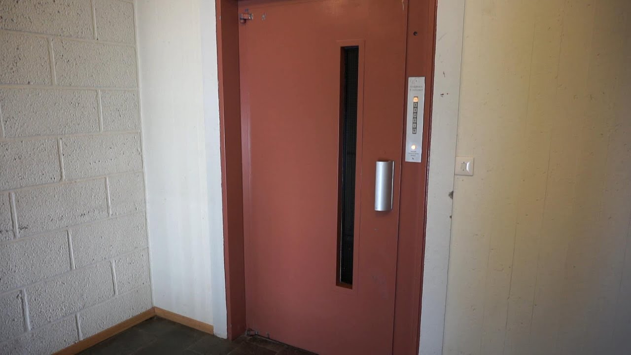 AMAZING 1973 Torvald Sætre (Stahl) traction elevator @ Fredrik Langes gate 9, Tromsø, Norway