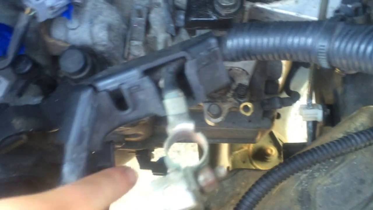 Civic Si 8th Gen Clutch Job Part 2 (Removing Shift Linkage & Axles)
