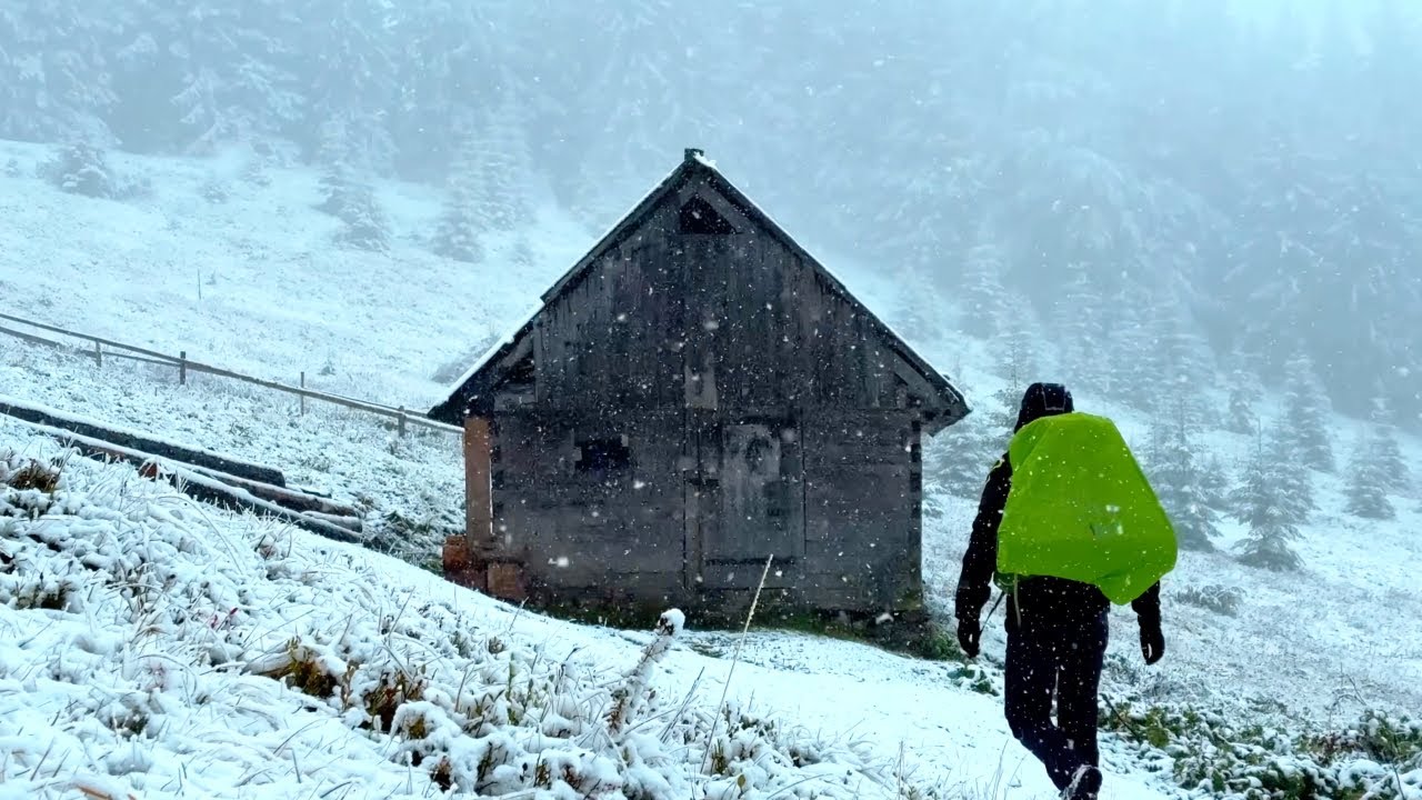 The BLIZZARD Came Out of Nowhere &mdash; Night in an ABANDONED Cabin!