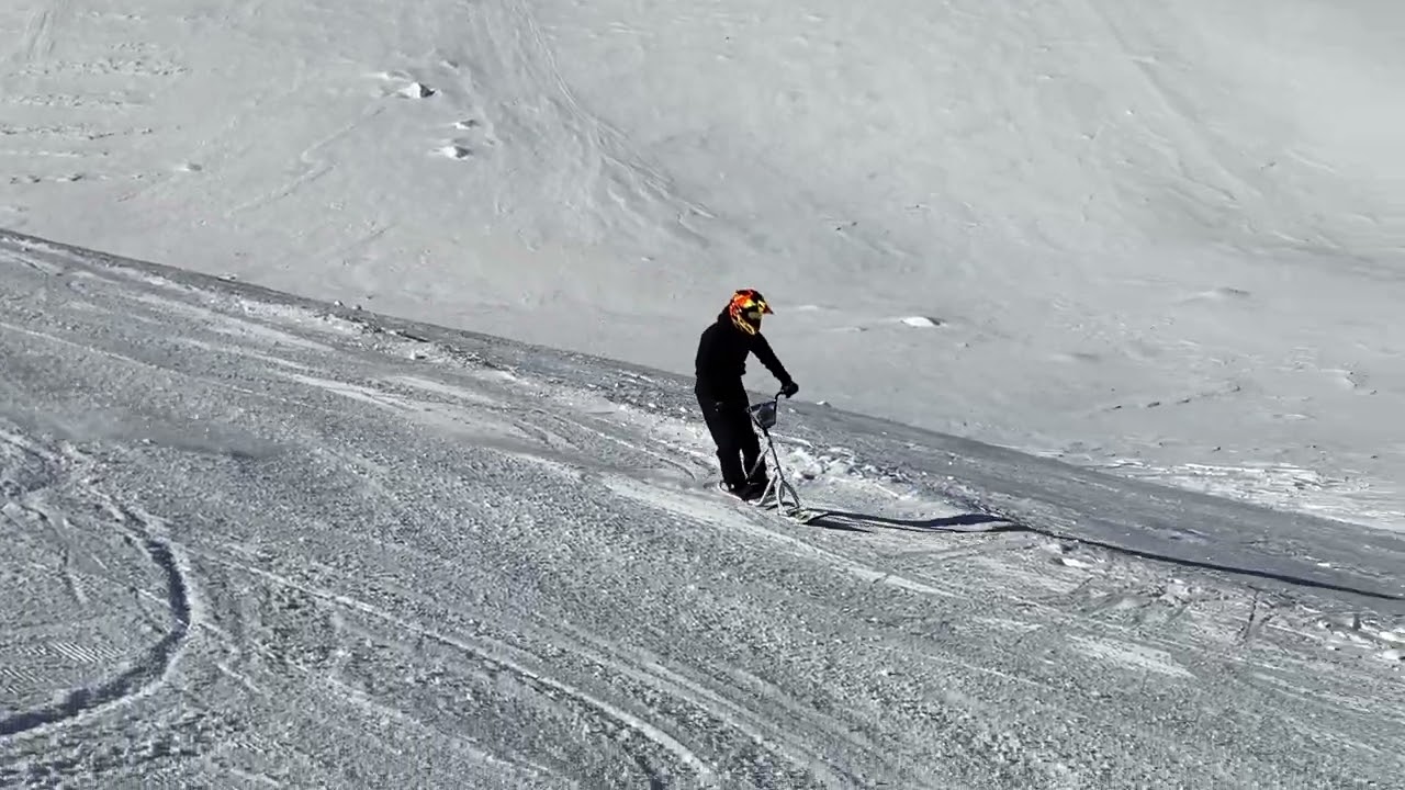 SNOWSCOOT: Curve strette con frenate